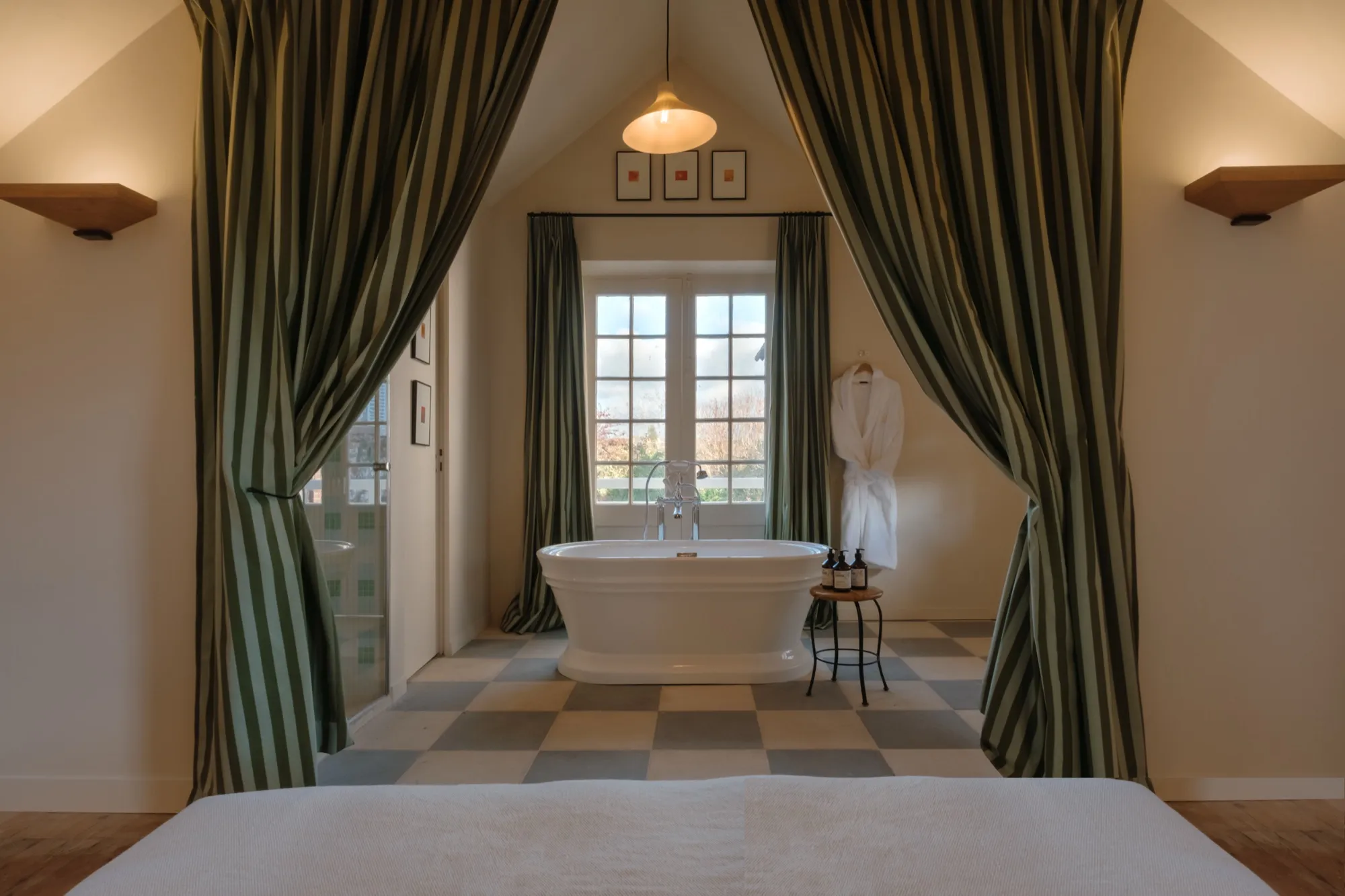 Side House interior photography